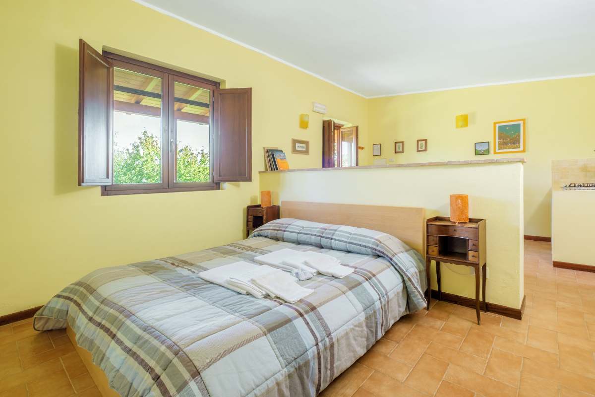 Camera da letto appartamento La Casa Nettarina Poggio Mirteto.jpg
